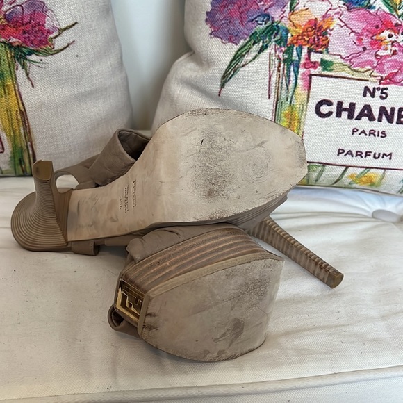 Fendi Shoes Size 39.5 US 9.5 Heel Size: 5.5 in. - Picture 6 of 6